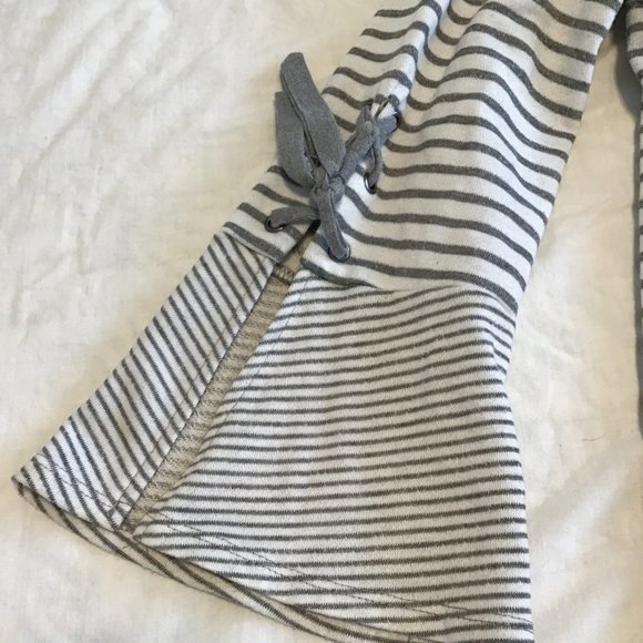 SUNDAY Striped Sweatshirt With Bell Sleeves - Picture 7 of 10